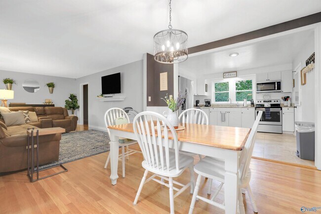 Building Photo - 619 Graycroft Dr SW
