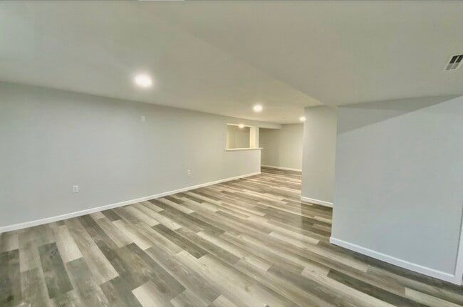 Building Photo - 3929 Pinecrest Rd