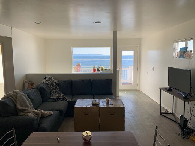 Building Photo - 6647 Del Playa Dr