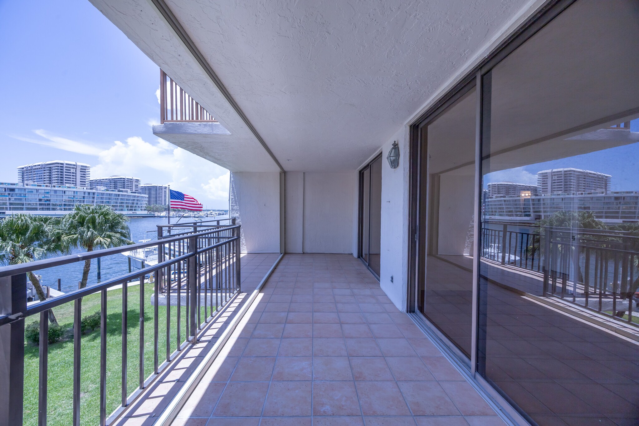 Building Photo - 1632 S Bayshore Ct