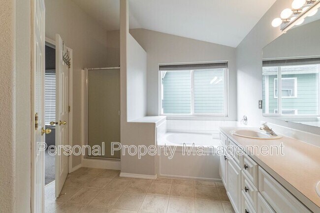 Building Photo - 2014 SW 11th St