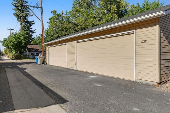 Building Photo - BSU 2 bedroom home