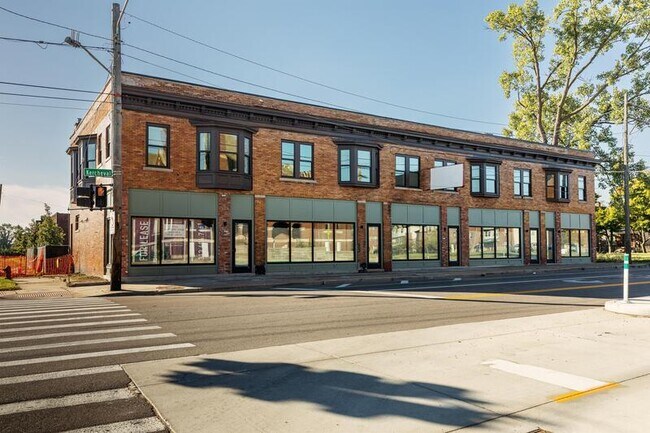 Building Photo - 9226 Kercheval Ave