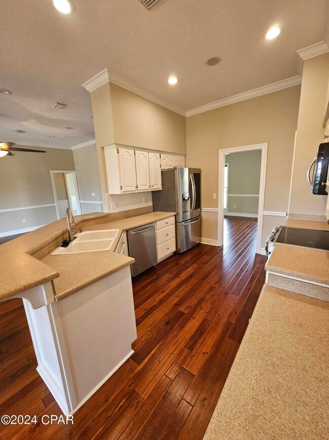 Building Photo - 2103 Coral Dr
