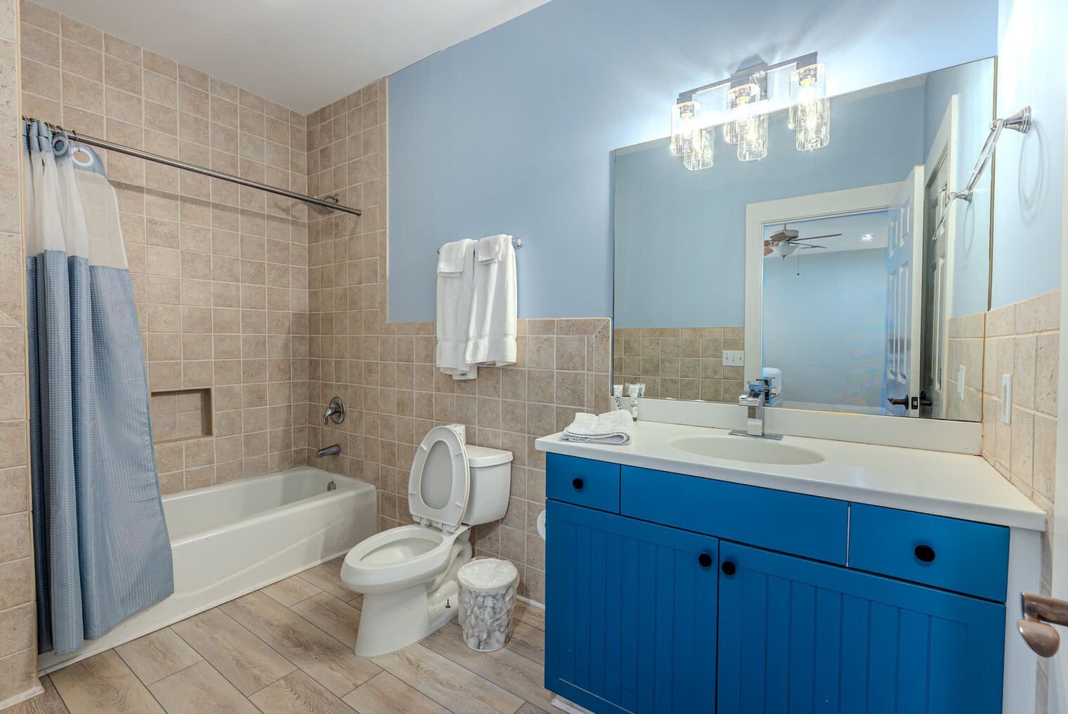 Building Photo - 152 Avenue of Oaks