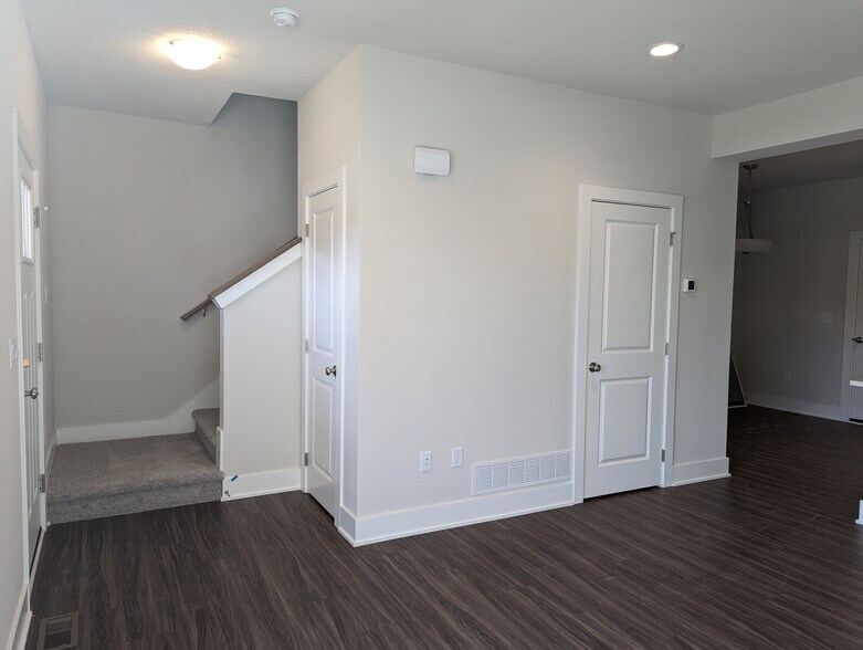 Building Photo - 1964 S Warrior Ln