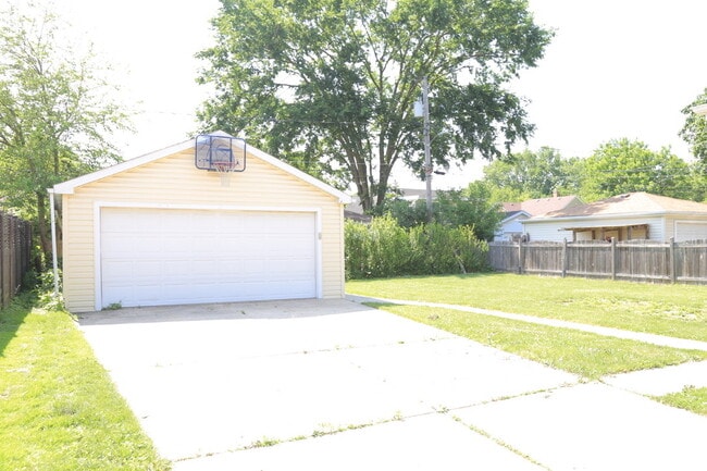 Building Photo - 3734 Morton Ave