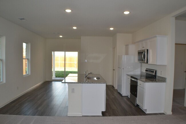 Building Photo - 6417 Bishop Dr