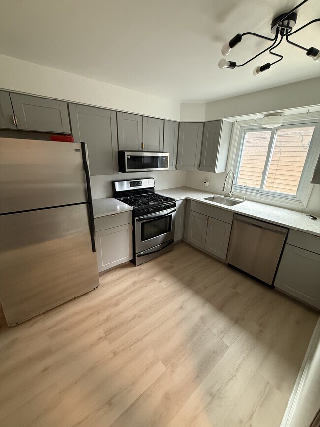Building Photo - 620 Linden Ave