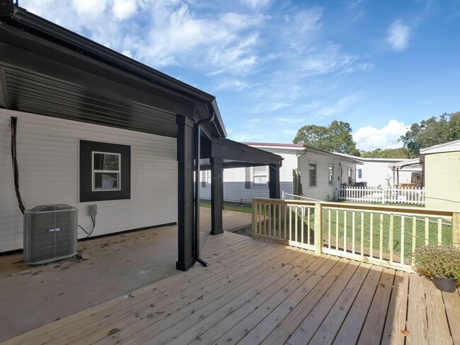 Building Photo - 452 Stella Ave