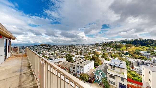 Building Photo - 2035 Castro St