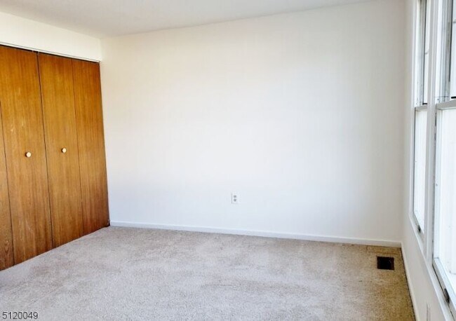 Building Photo - 53 Ben Franklin Dr