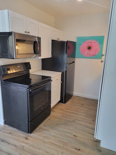 Building Photo - 5030 El Camino Dr