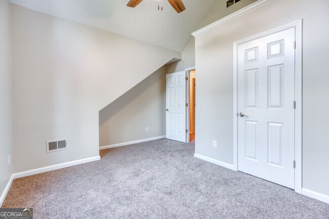 Building Photo - 4085 Fawn Valley Dr