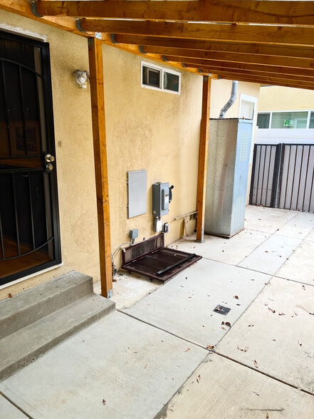 Building Photo - 7019 Jamieson Ave