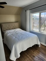 Building Photo - 2475 E Maple Rd