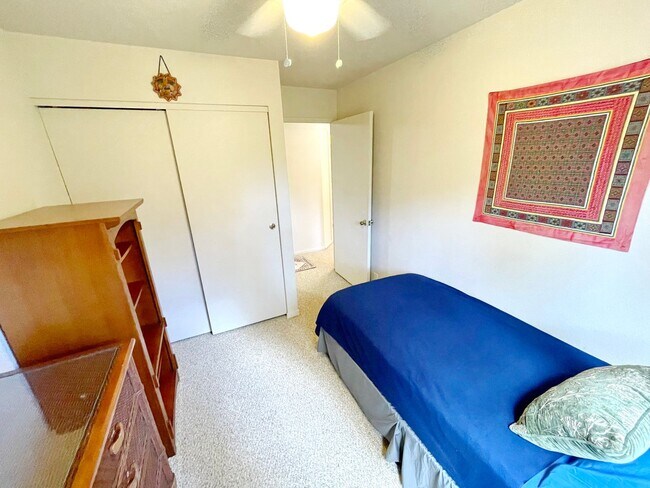 Building Photo - Southpointe - Furnished 2 Bed / 1 Bath Ground Floor Unit w/fenced in yard