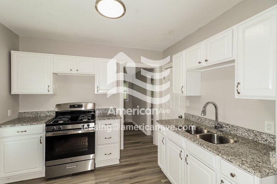 Building Photo - 521 Dale Ave