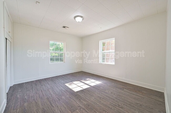 Building Photo - 713 SW 25th St