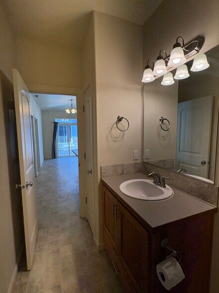 Building Photo - 1419 Springwater Ave
