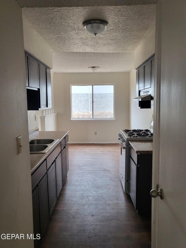 Building Photo - 3453 Hollyglen St