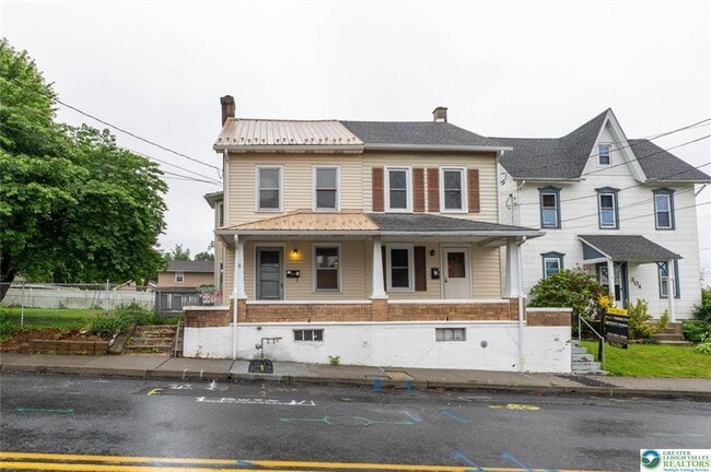 Building Photo - 308 S 5th St