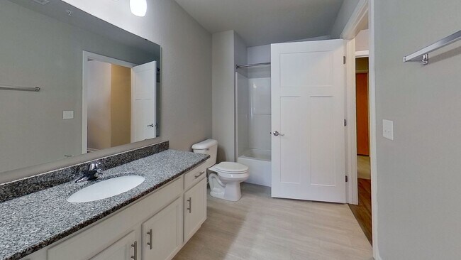 Building Photo - Like New Condo Style Lower 1 Bedroom 1 Bathroom Apartment Available