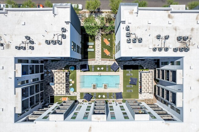 Building Photo - The Astor at Osborn