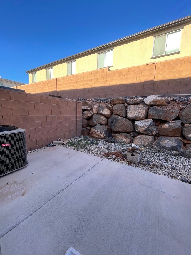 Building Photo - 489 N 530 W