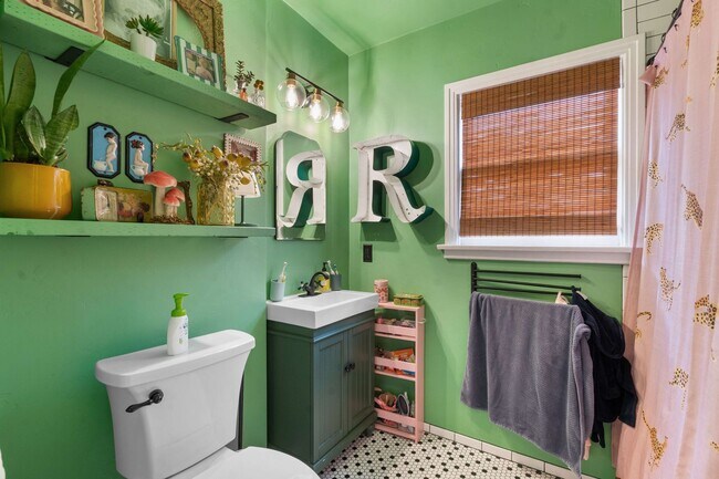 Building Photo - Historic Charm Meets Modern Living – Stunning 5 Bedroom Home on Iconic Myrtle Avenue