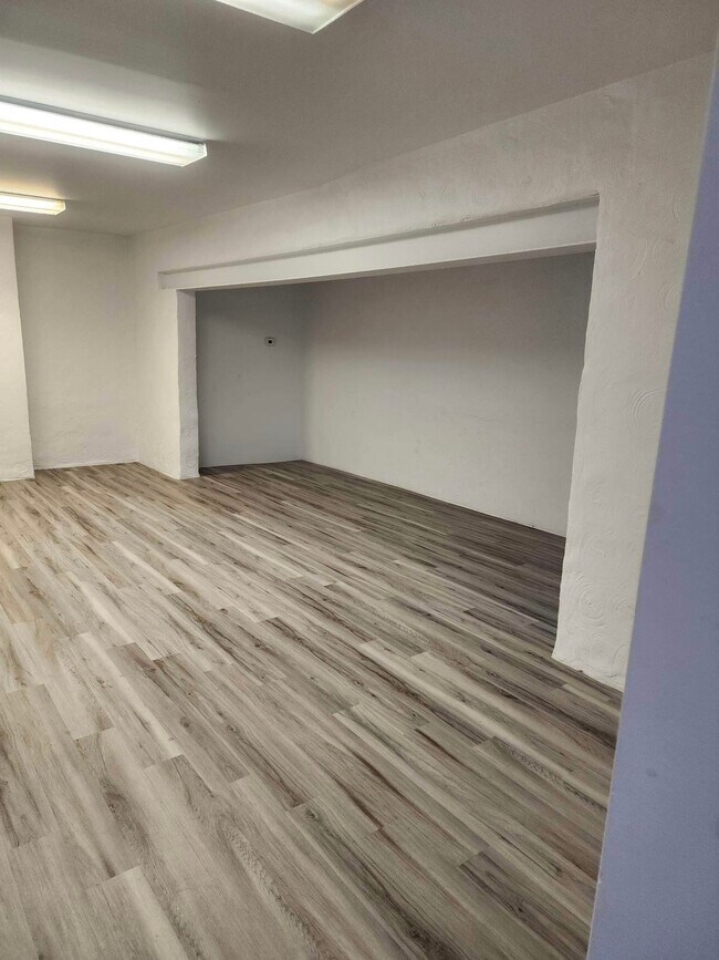 Building Photo - 214 Verbeke St