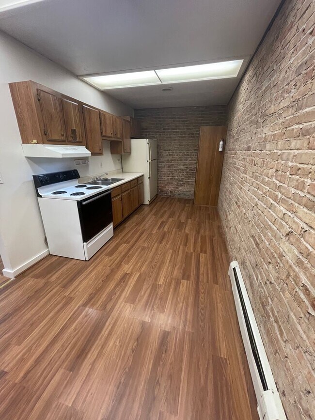 Building Photo - 152-D Main