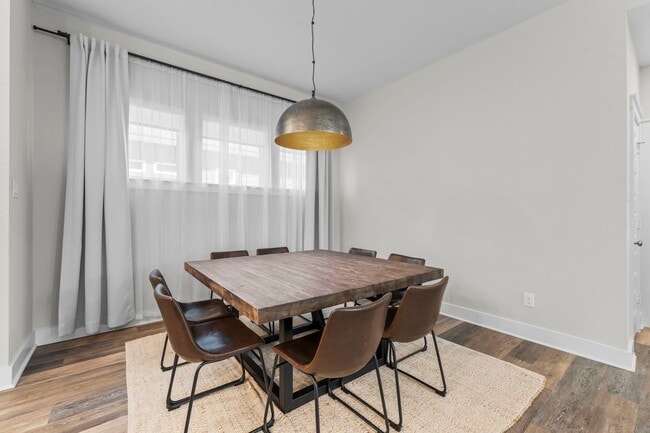 Building Photo - 218 Thistle Dr