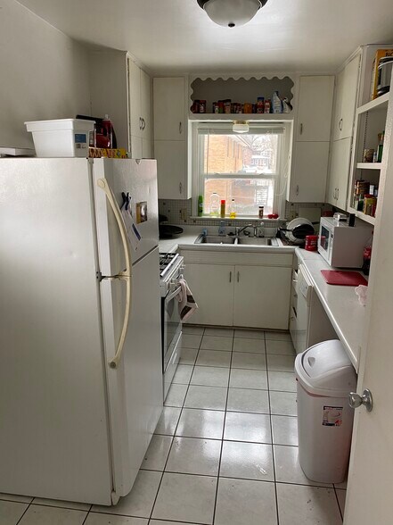 Building Photo - 609 S Lucas St