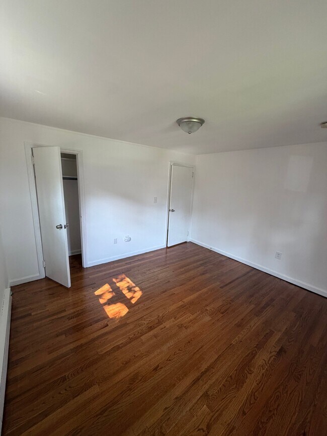 Building Photo - 98 Craske St