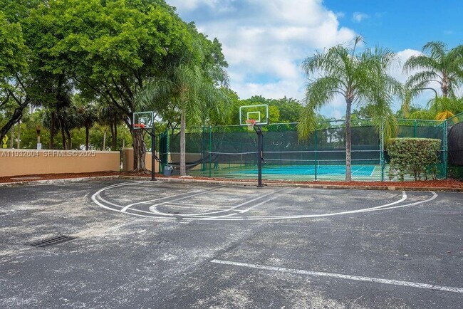 Building Photo - 19999 E Country Club Dr