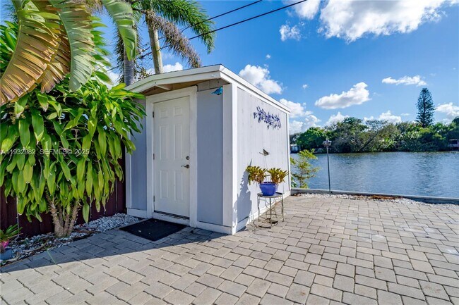 Building Photo - 5900 N Farragut Dr