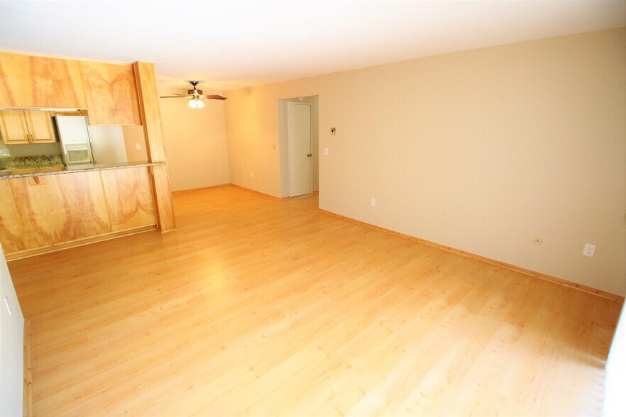 Building Photo - 6780 Friars Rd