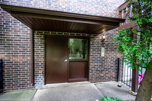 Building Photo - 1305 E Turtle Creek Cir