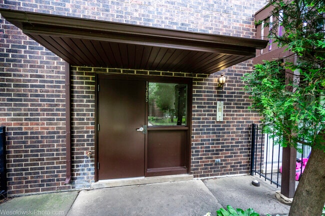 Building Photo - 1305 E Turtle Creek Cir