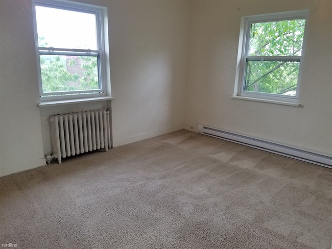 Building Photo - 1 br, 1 bath Apartment - 5700 Munhall Road #3