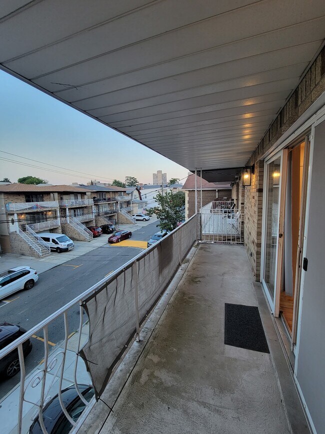 Building Photo - 139 68th St