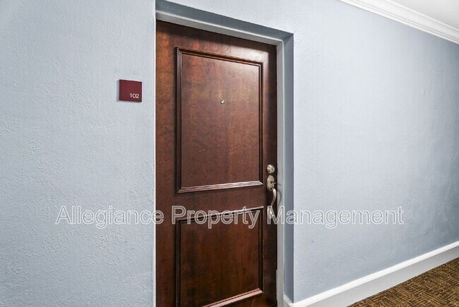 Building Photo - 922 S Washington St