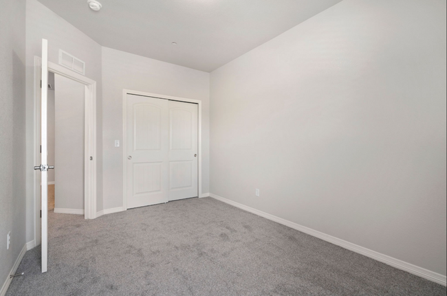 Building Photo - Amazing 3 bedroom Townhouse in Central For...
