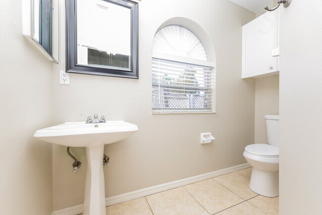 Building Photo - 19515 Lake Osceola Ln