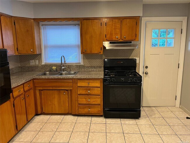 Building Photo - 61 Carpenter Ave