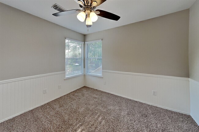 Building Photo - 16834 Scenic Gardens Dr