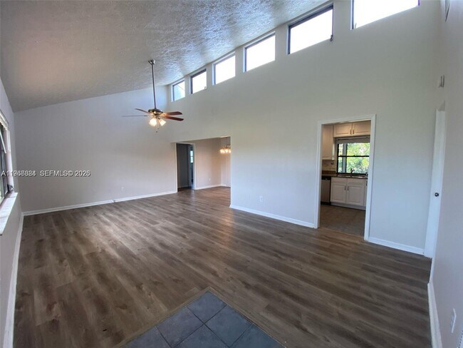 Building Photo - 371 SE Fairchild Ave