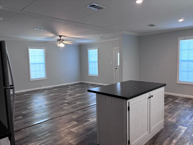 Building Photo - BEAUTIFUL +55 HOA COMMUNITY- ASK ABOUT OUR MOVE IN SPECIALS!!