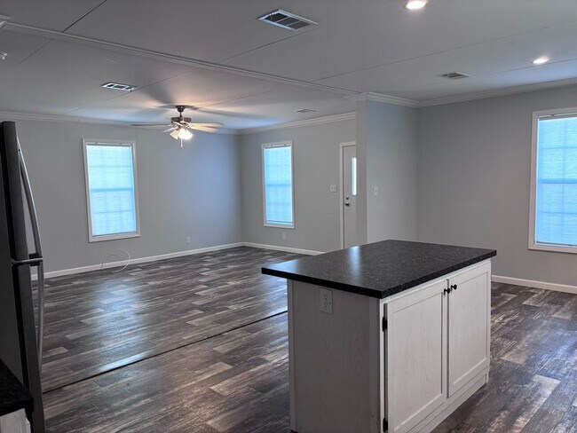 Building Photo - BEAUTIFUL +55 HOA COMMUNITY